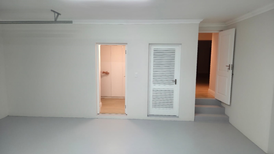 5 Bedroom Property for Sale in Baron View Western Cape